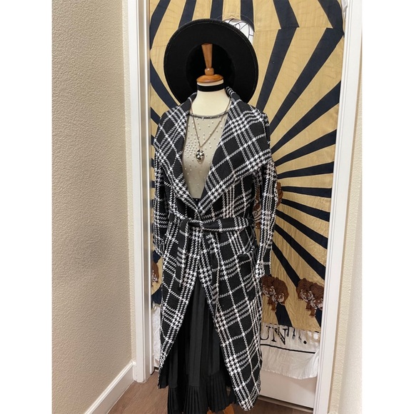 π Beautiful maxi plaid coat - Picture 10 of 11